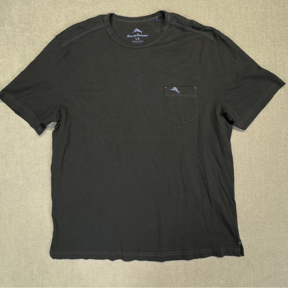 Tommy Bahama T-shirt with pocket Mens Large black new without tags